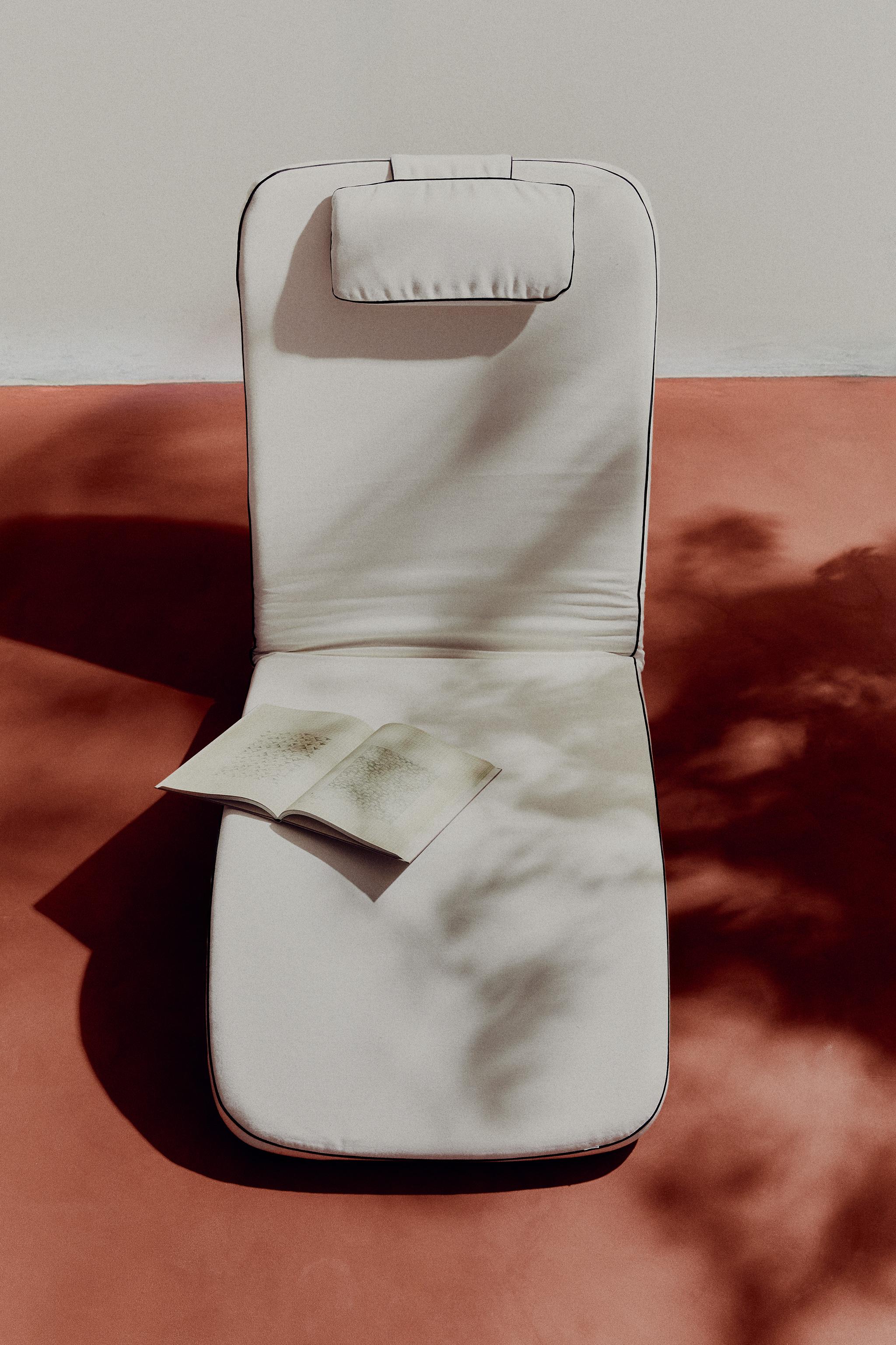 RECLINING OUTDOOR FLOOR LOUNGER — Ecru