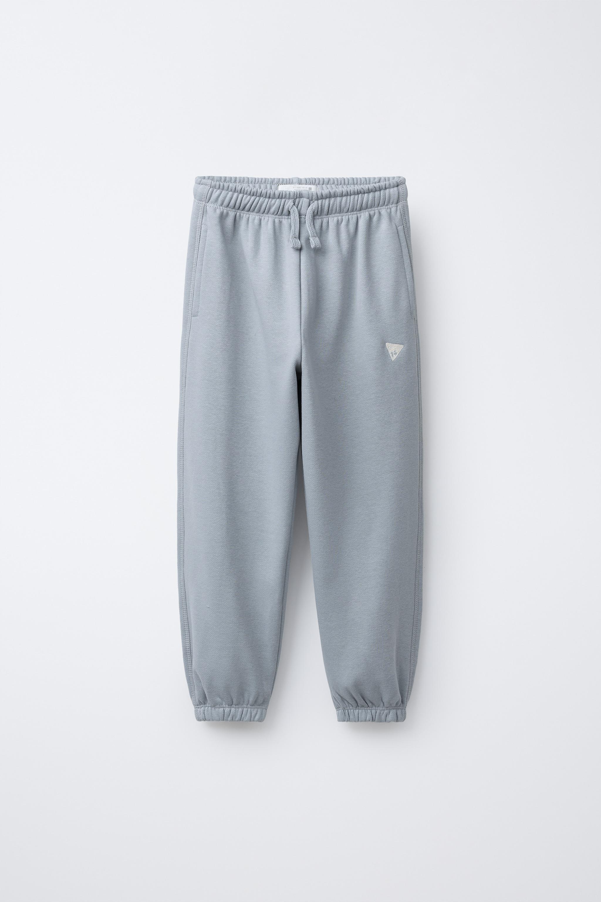 PLUSH SWEATSHIRT AND JOGGER PANTS SET WITH TEXT