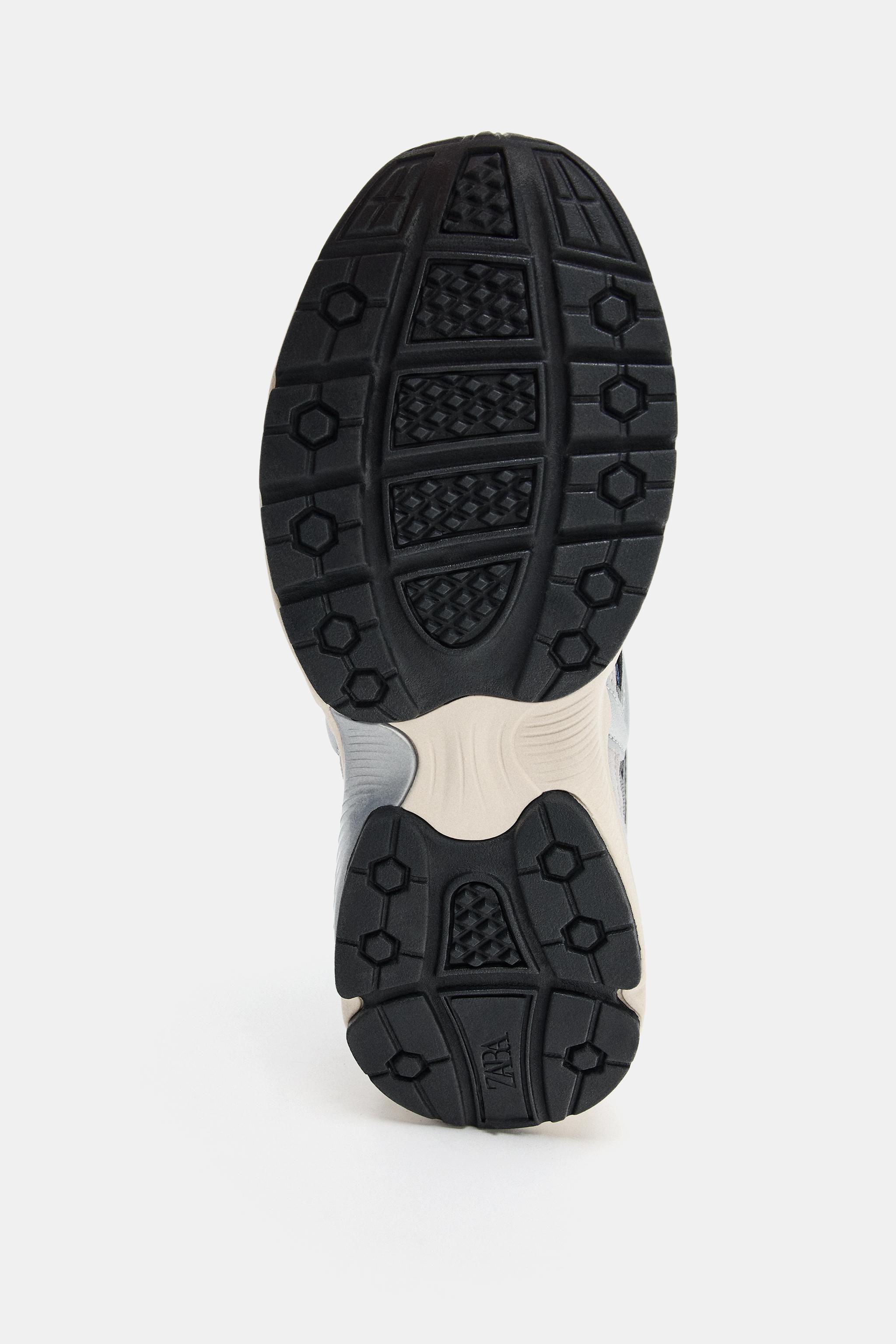 ATHLETIC SNEAKERS WITH PULL TAB