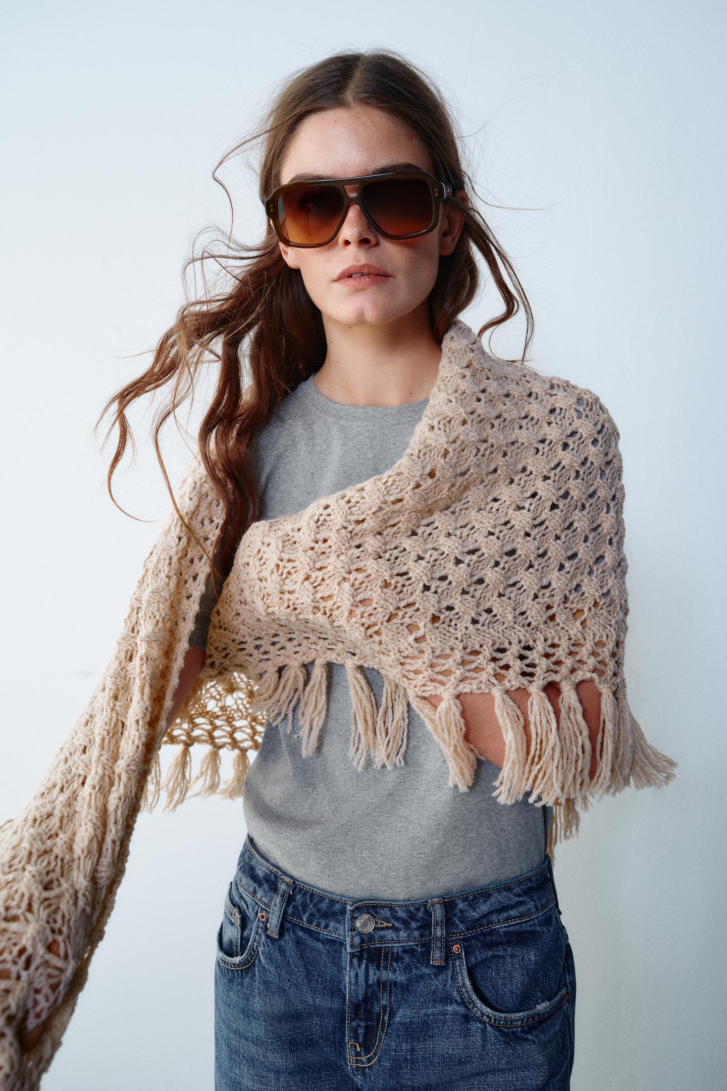 Женские аксессуары Zara Openwork Fringed Shawl, цвет: Бежевый розовый — фото 2