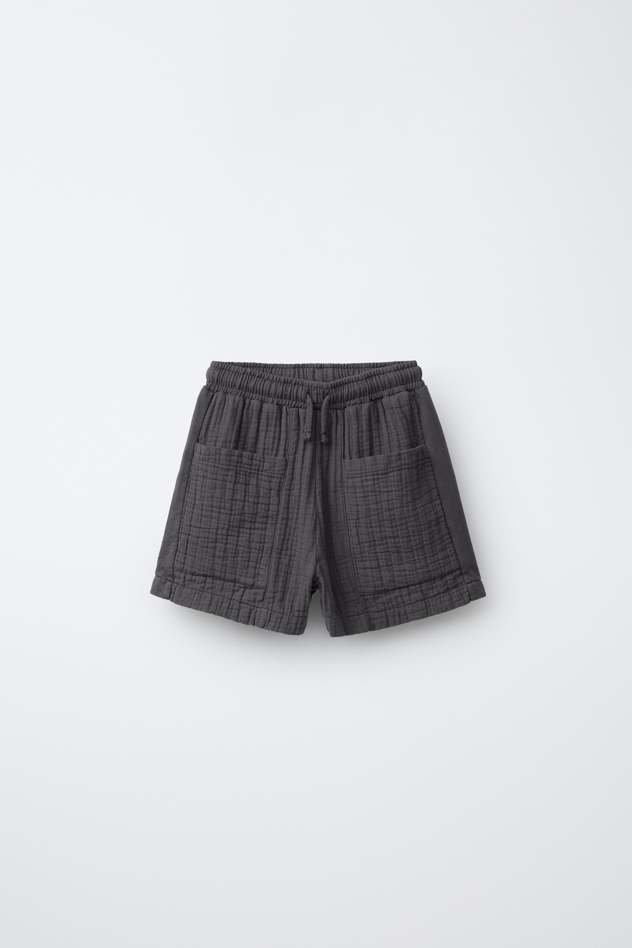 SHORT EN MATIÈRES VARIÉES ET TEXTURÉ