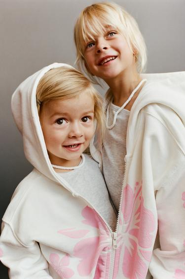 BLUZË ME KAPUÇ ME STAMPIM HIBISKU - E bardhë e thyer nga Zara