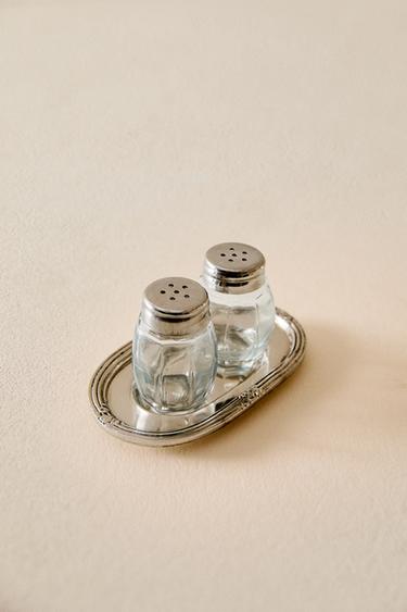 SALT AND PEPPER SHAKER SET WITH TRAY - Steel by Zara