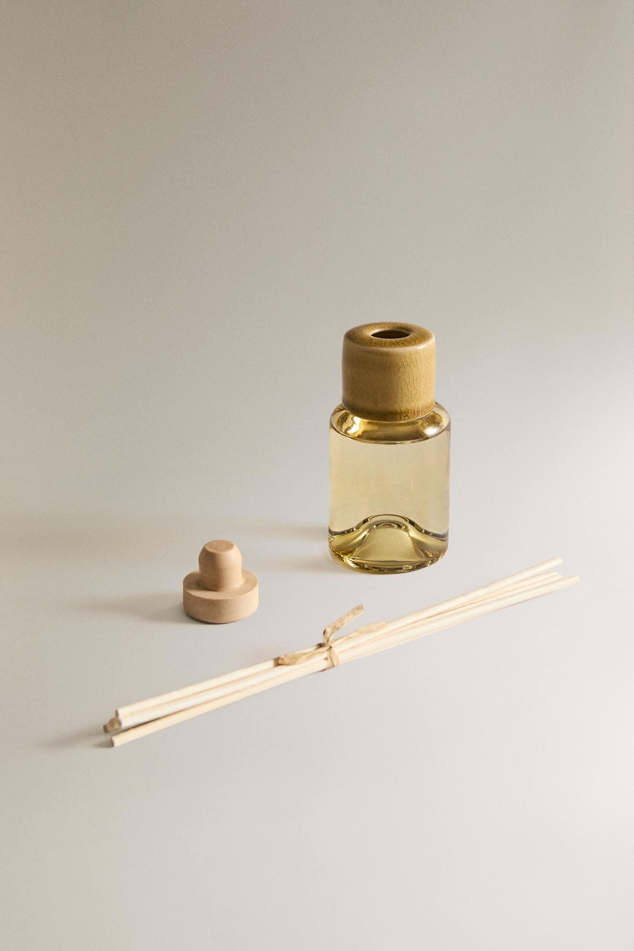 (95 ML) FLORAL BEYOND SCENTED REED DIFFUSERS — Light red