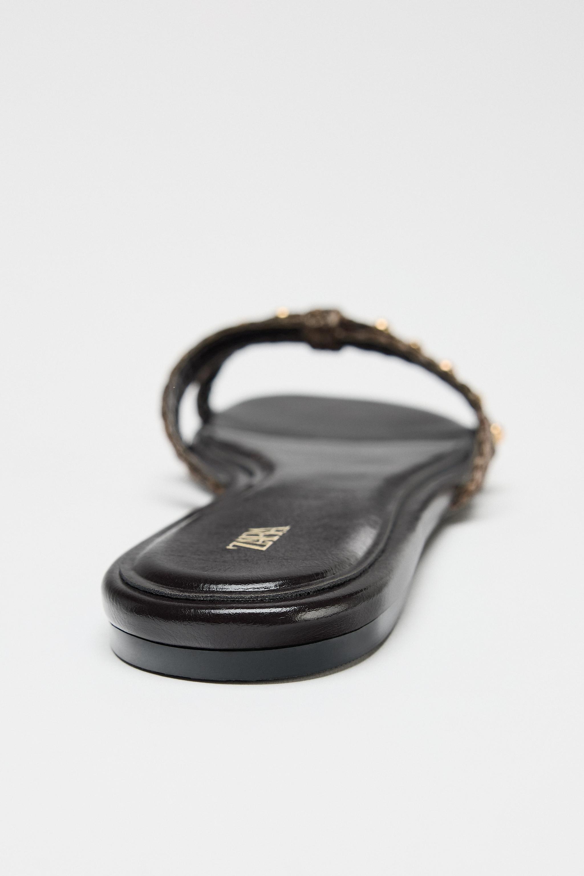 スタッズ付きフラットサンダル - ブラウン | ZARA Japan / 日本