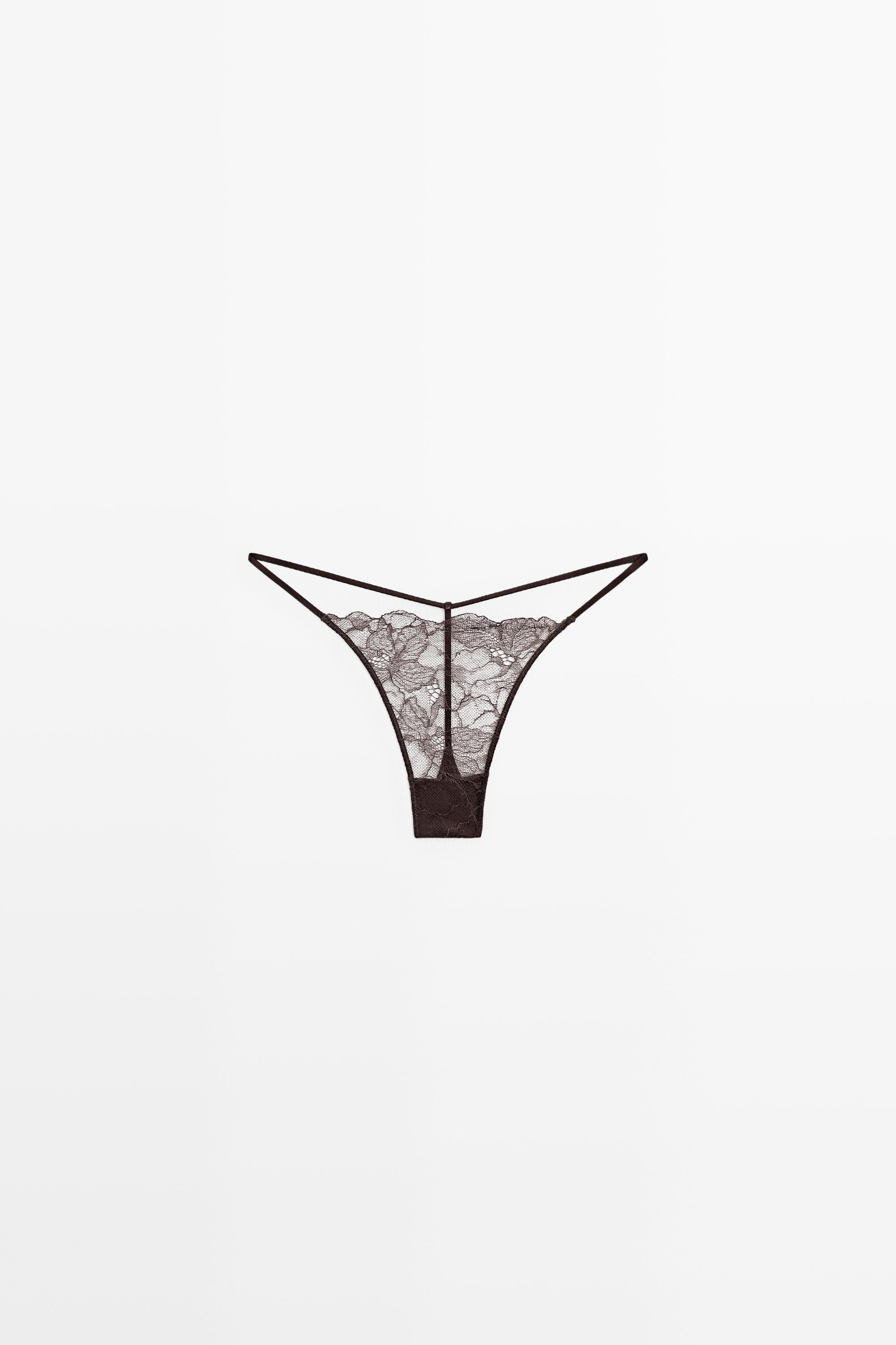 String en dentelle à bords festonnés