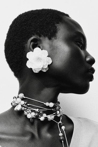 EMBOSSED FLOWER EARRINGS - Ecru by Zara - Image 2