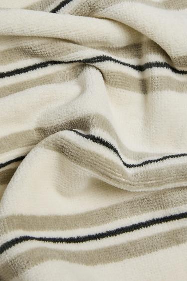 VELOUR BEACH TOWEL WITH CONTRAST STRIPES - Grey green by Zara - Image 2