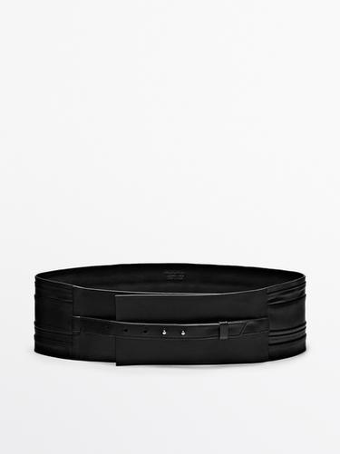Ceinture large plissée en cuir nappa - Noir de Zara - Image 0