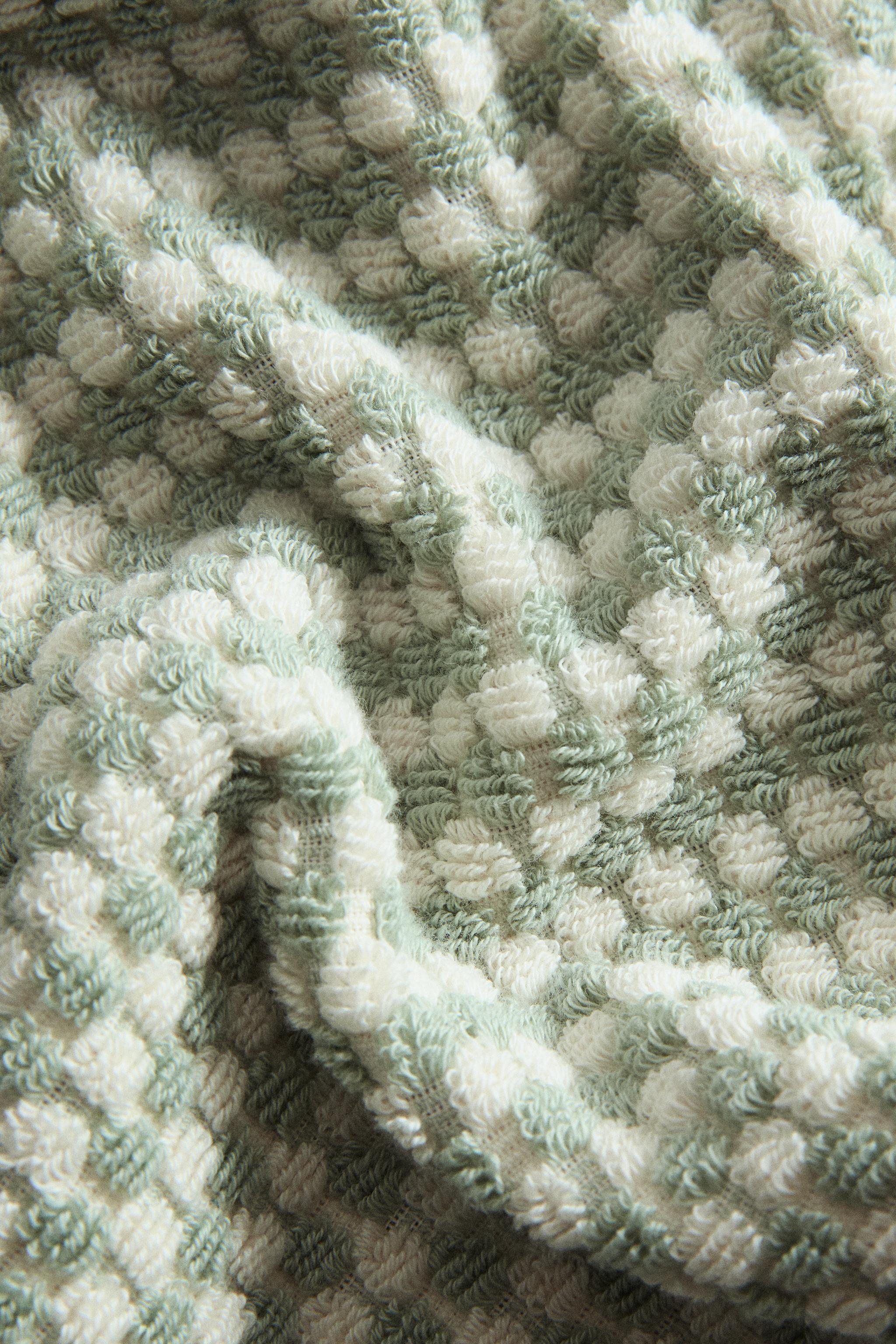 SERVIETTE DE BAIN EN COTON TEXTURÉ