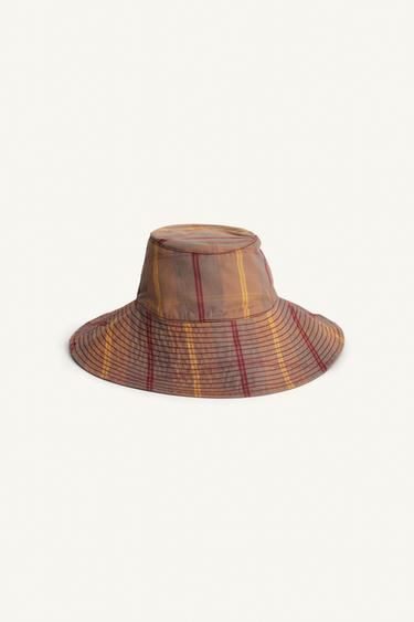 GORRO ENCERADO CUADROS LIMITED EDITION  - Estampado de Zara - Imagen 0