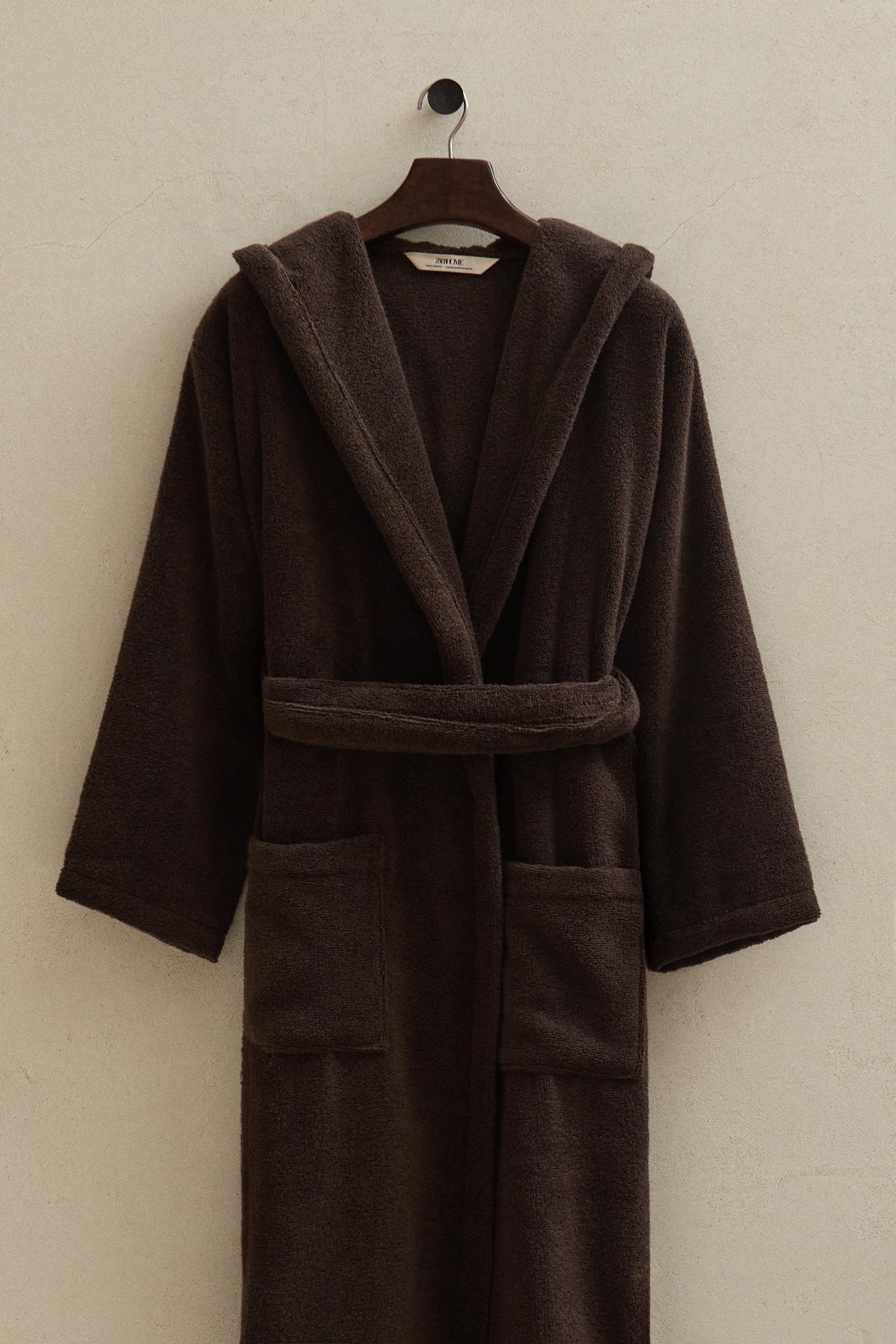 EXTRA SOFT HOODED BATHROBE (380 GXM²)