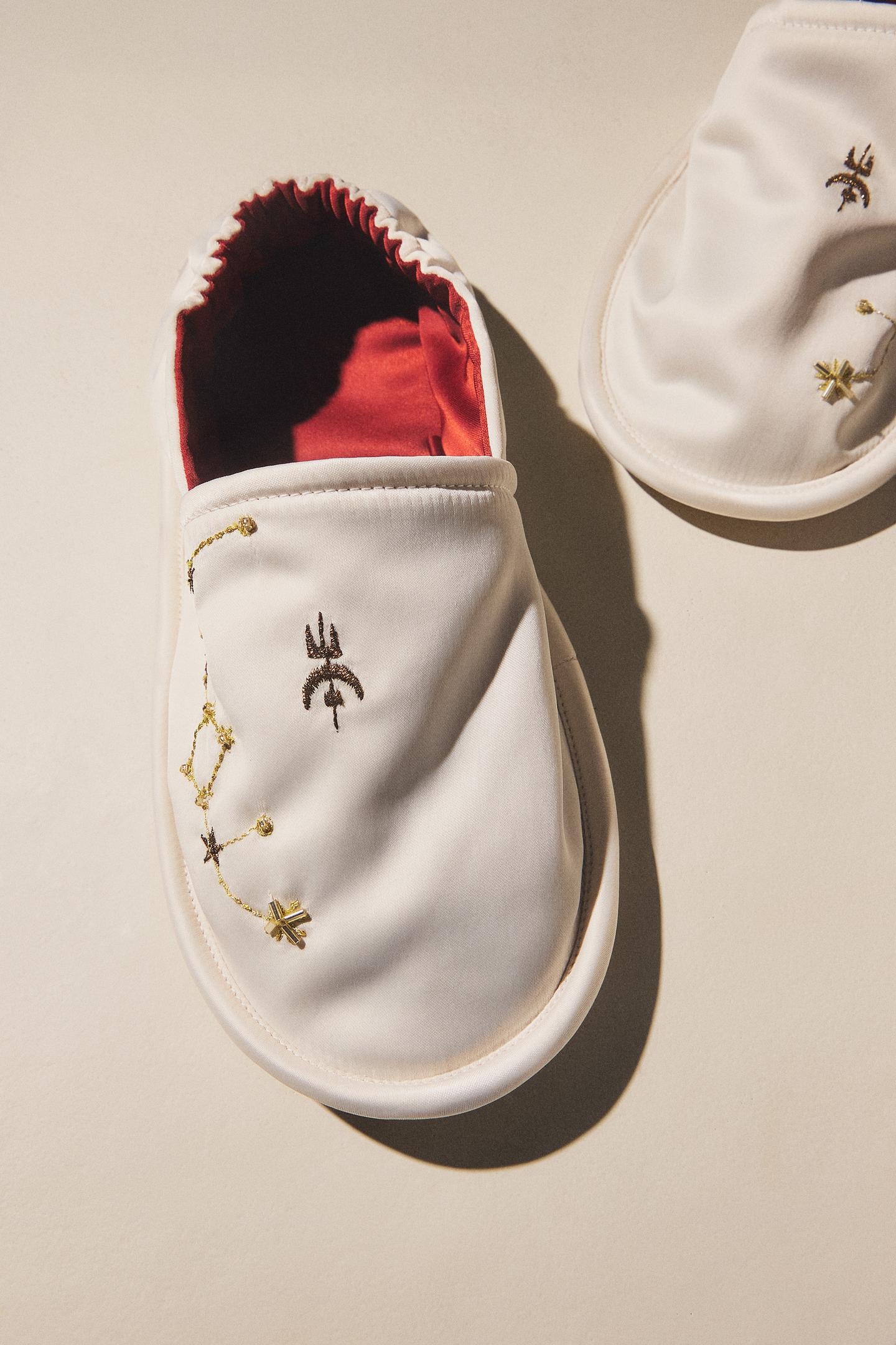 Женские тапочки Zara Embroidered Leather-Sole Moroccan Slippers Marisa Berenson, цвет: Бежевый — фото 6