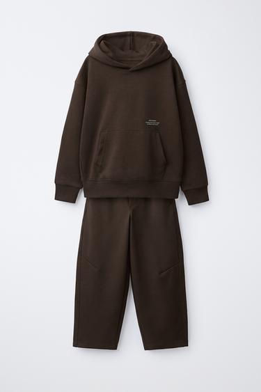 SET AUS KAPUZENSWEATSHIRT UND INTERLOCK-JOGGERHOSE MIT SCHRIFTZUG - Aubergine von Zara