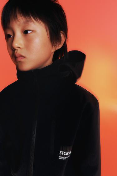 ÁO KHOÁC KỸ THUẬT LÓT LÔNG CỪU CÓ MŨ TRÙM ĐẦU CHỐNG THẤM NƯỚC - Màu đen từ Zara