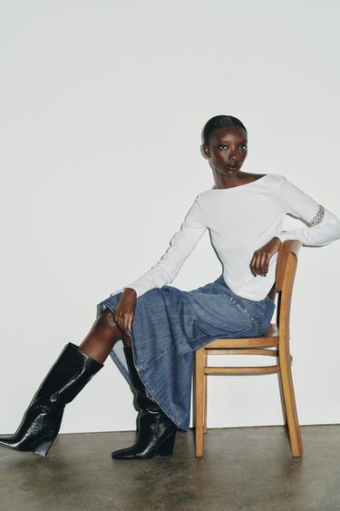 T-SHIRT COL BATEAU ASYMÉTRIQUE - Blanc de Zara - Image 2
