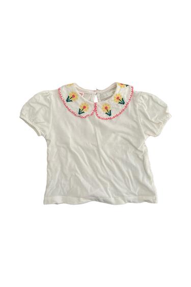 CAMISETA CUELLO FLORES