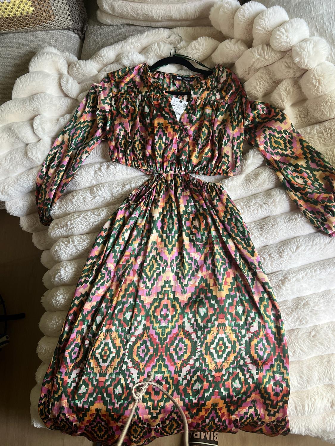 PRINTED MIDI DRESS WITH CUT-OUT DETAIL - Image 5