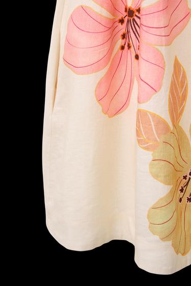 KLEID MIT BLUMENMUSTER - Cremefarben von Zara