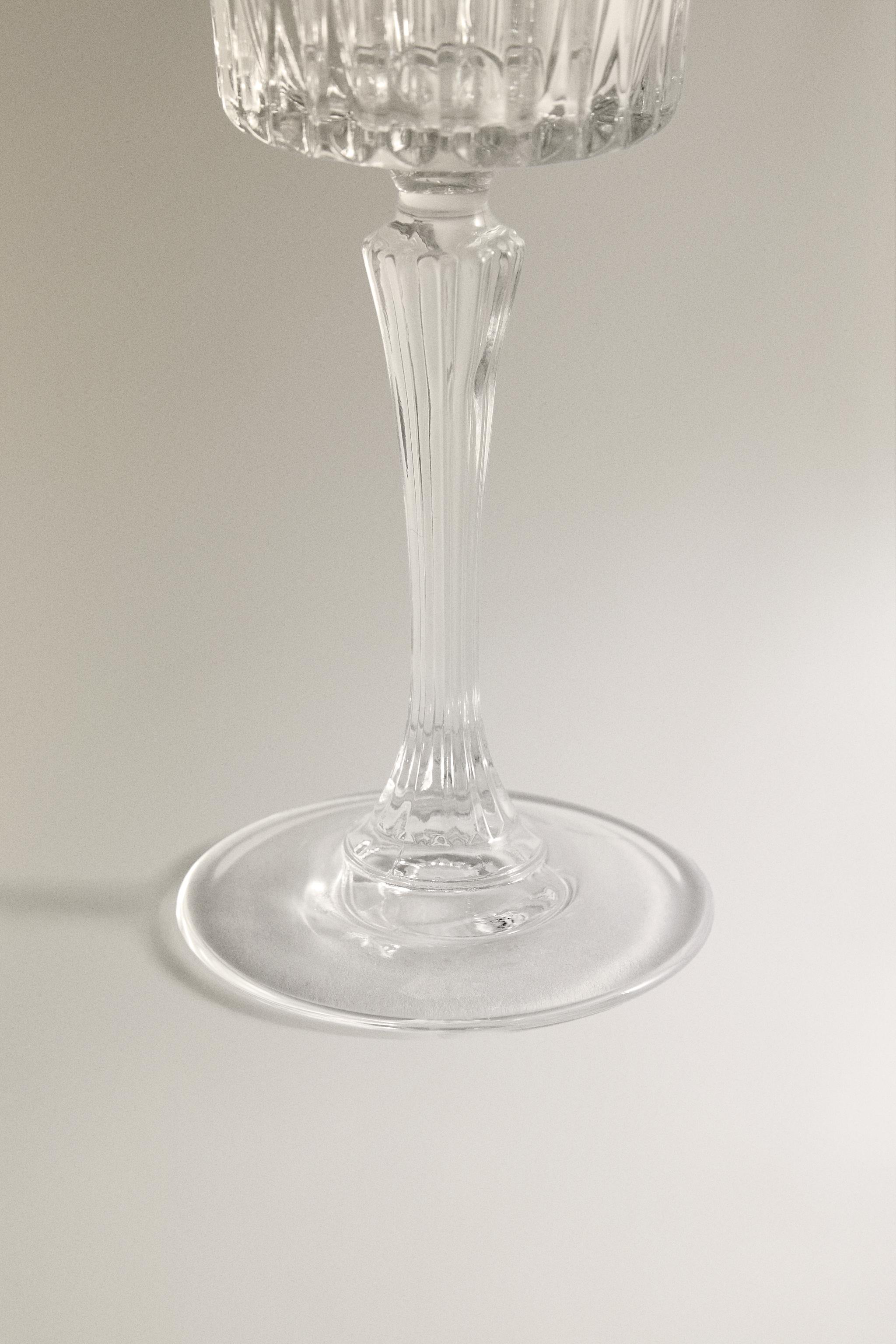 RAISED CRYSTALLINE GLASS