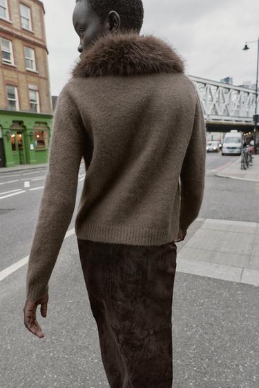 GILET EN MAILLE AVEC REVERS EFFET FOURRURE - Vison chiné de Zara - Image 2