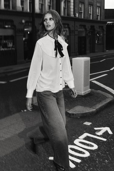 BLOUSE À VOLANTS ET NŒUD CONTRASTANT - Écru de Zara - Image 4