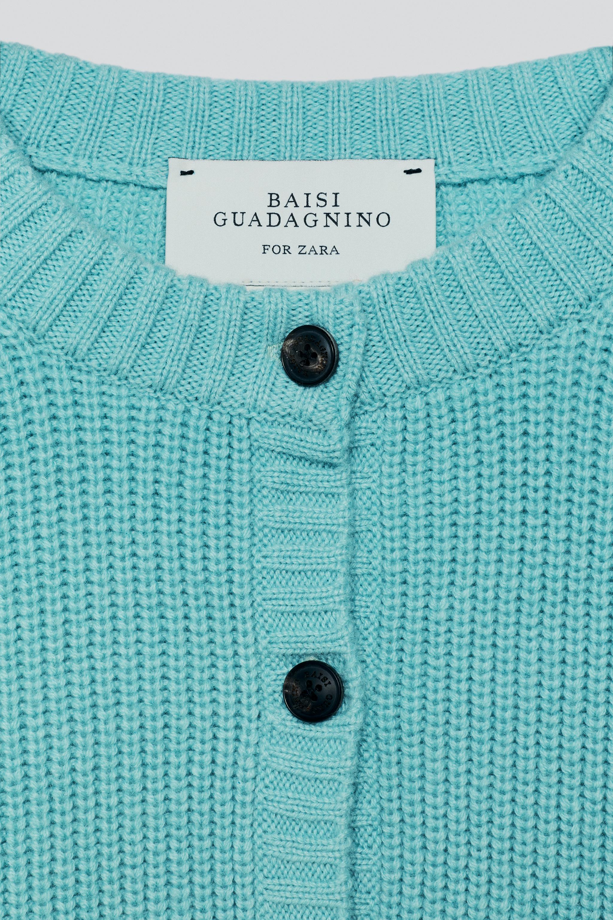 100% CASHMERE CROPPED FIT CARDIGAN - thumbnail 4