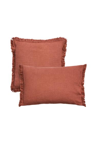 STRIPED CUSHION COVER WITH FRINGING - توتي الخاص بـ Zara