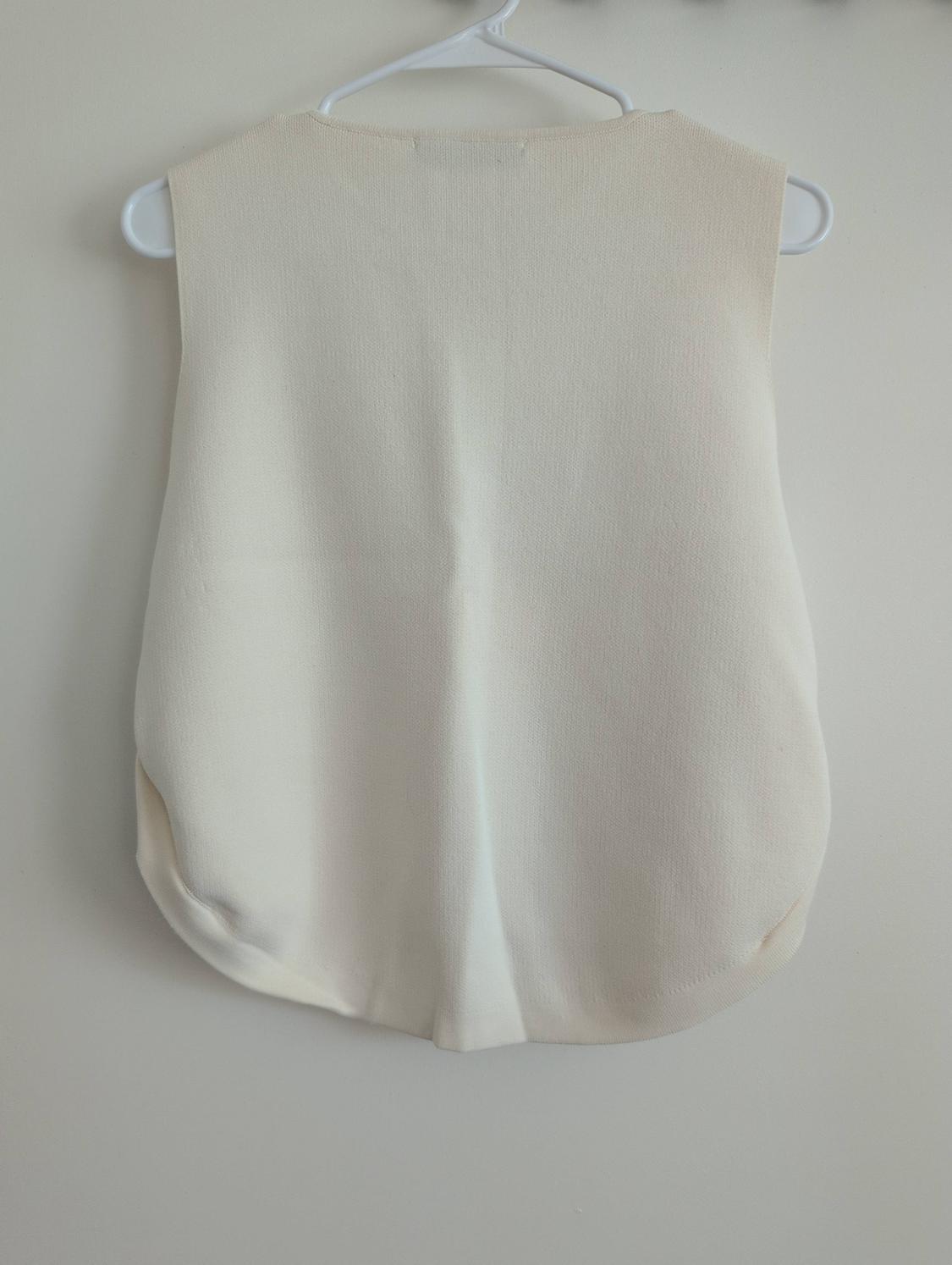 KNIT TOP WITH SIDE BUTTONS - Image 5
