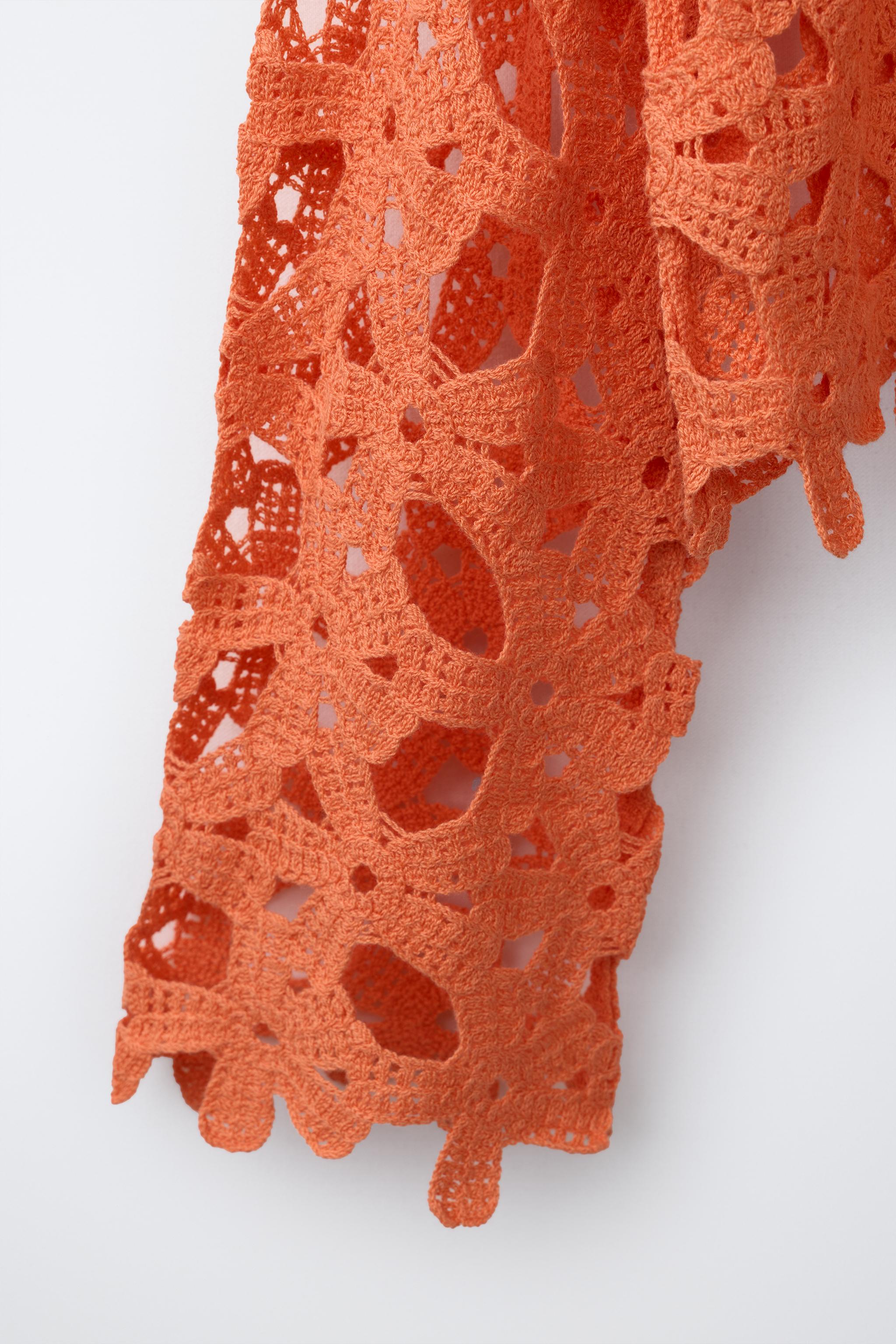 PULL EN CROCHET À FLEURS