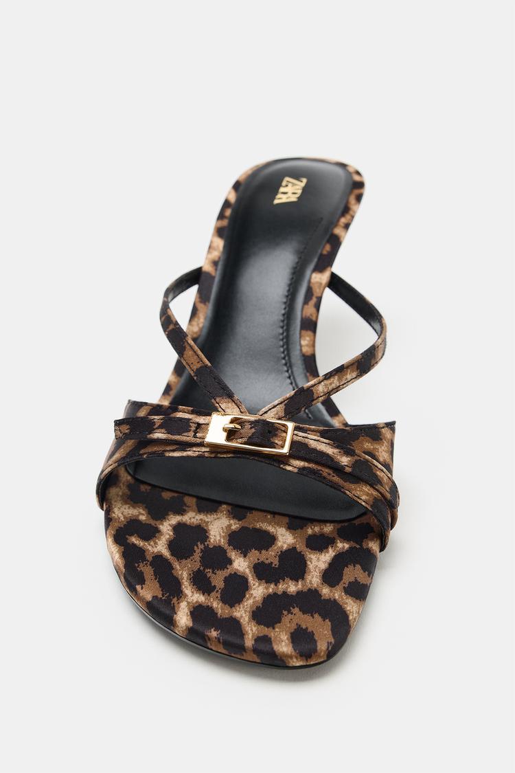 Sandalias de tacón alto con estampado 5