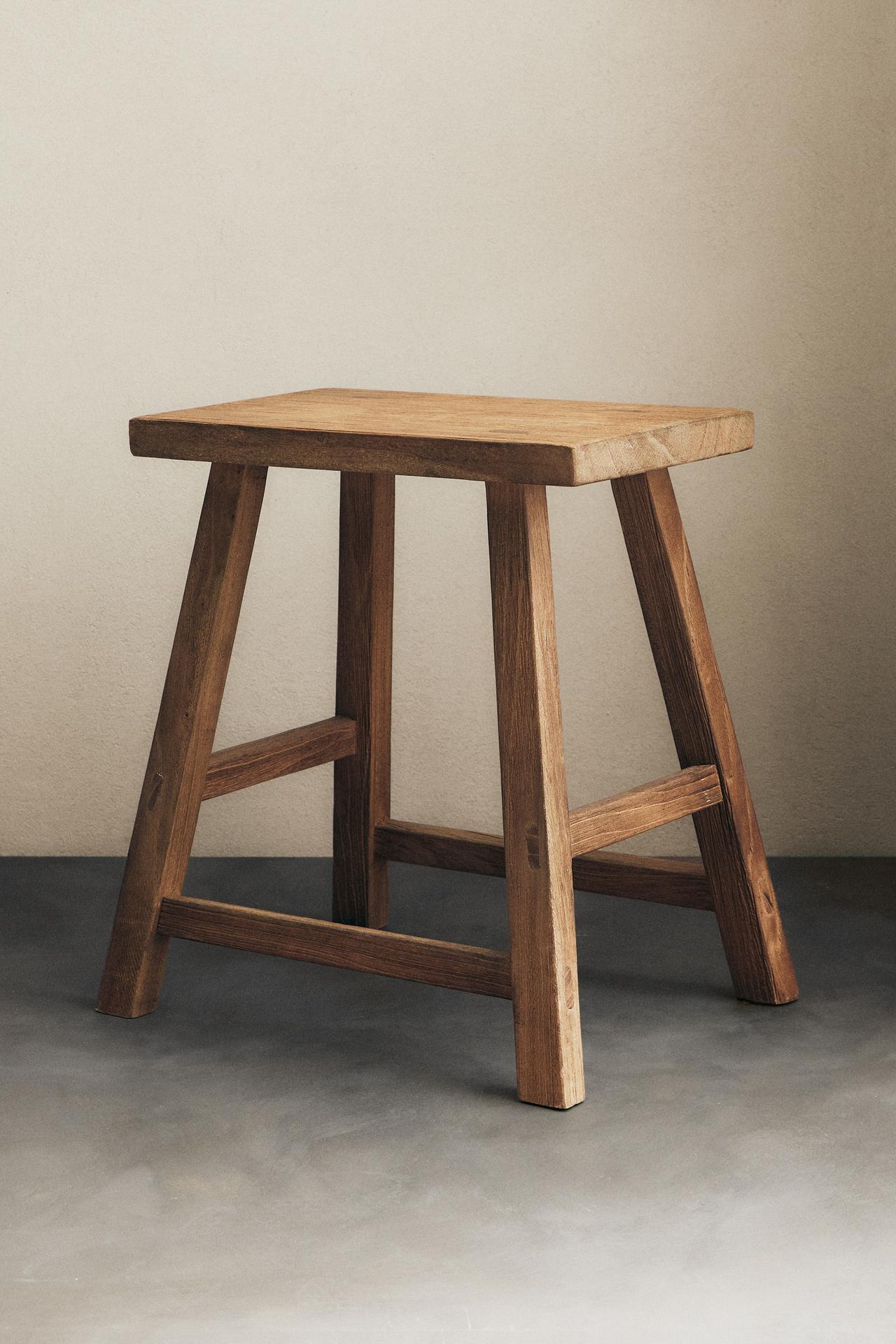 LOW ELM WOOD STOOL — Light beige