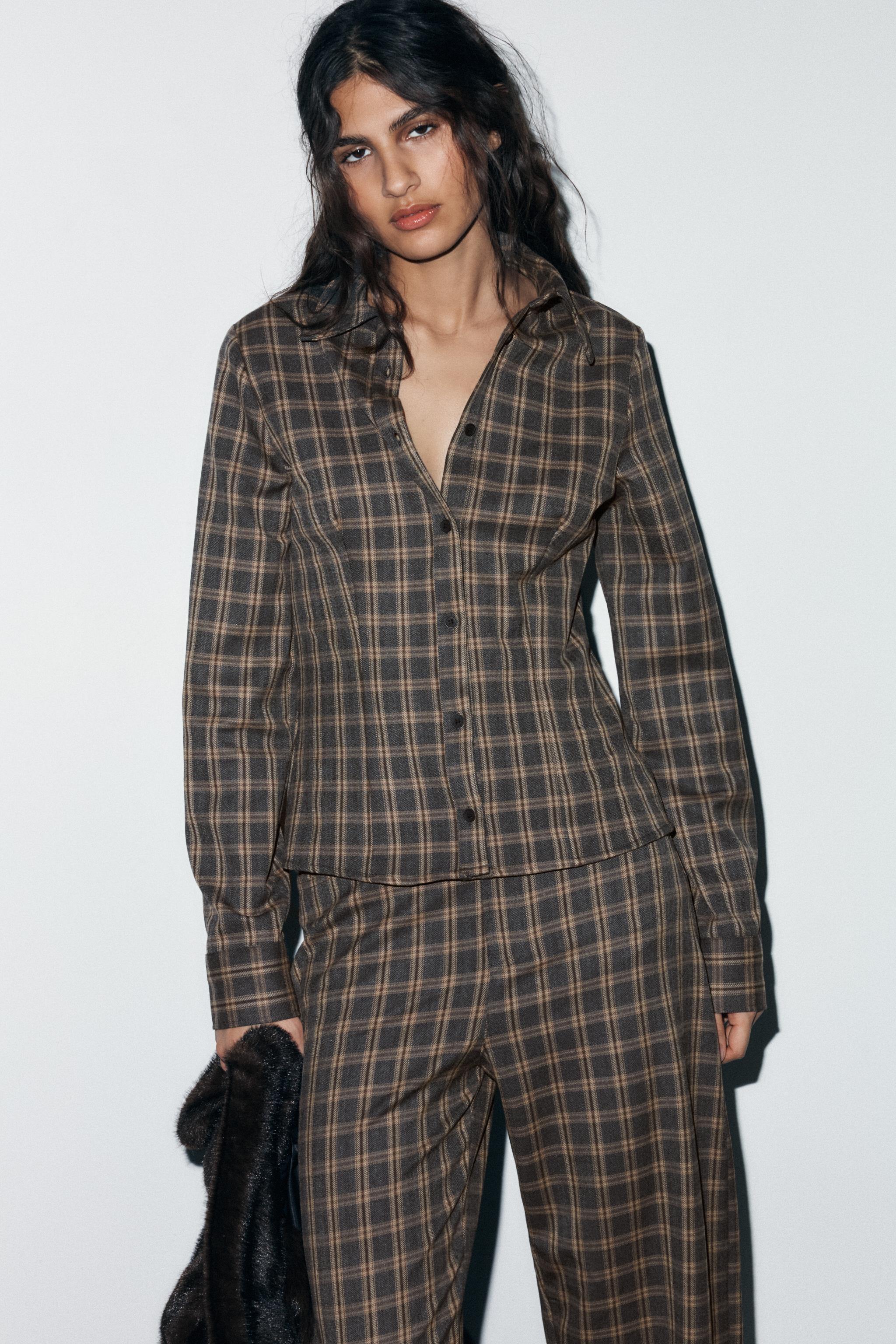 FITTED PLAID SHIRT