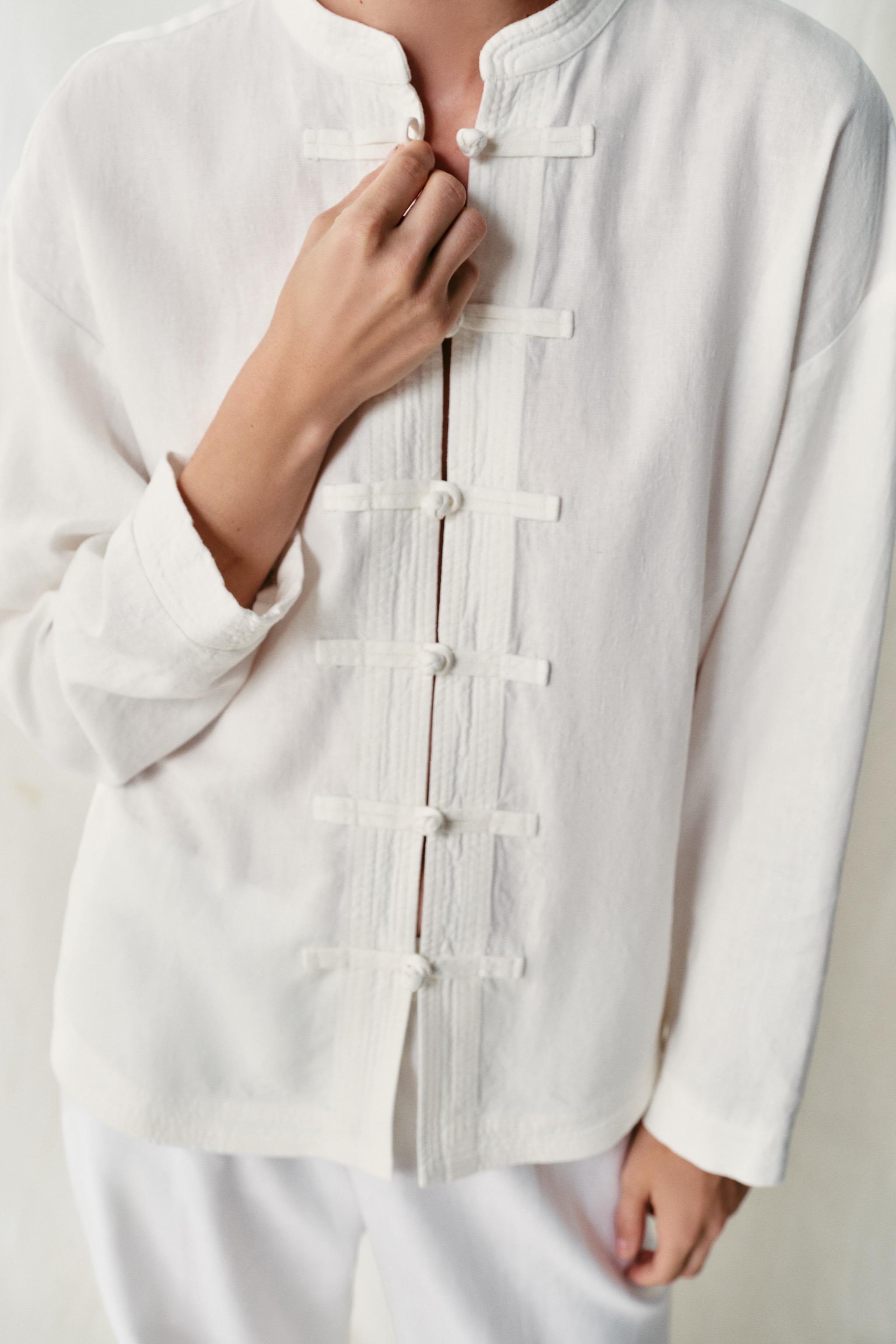 Женские рубашки Zara LINEN OVERSIZED SHIRT WITH FROG FASTENING — фото 3