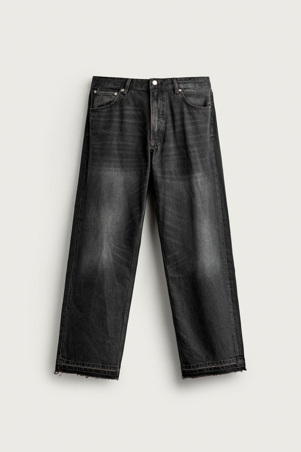 LOOSE-FIT JEANS