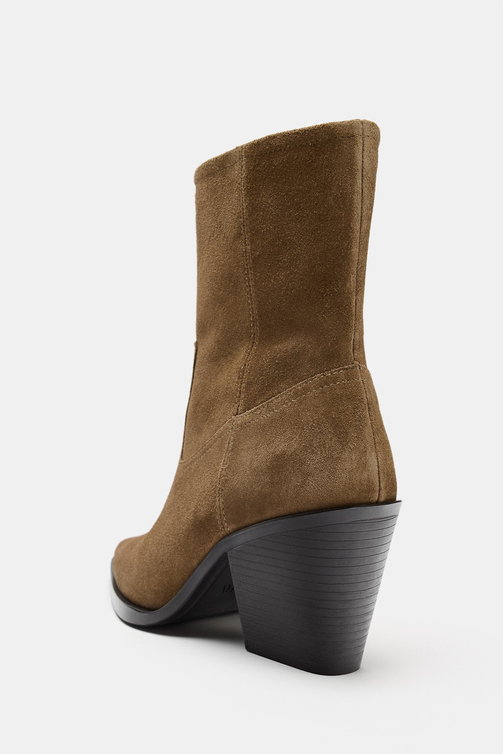 BOTTINES À TALONS EN CROÛTE DE CUIR