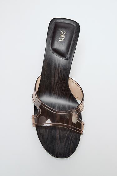 БОСОНОЖКИ НА ТАНКЕТКЕ С ВИНИЛОВЫМИ РЕМЕШКАМИ — КОРИЧНЕВЫЙ от Zara