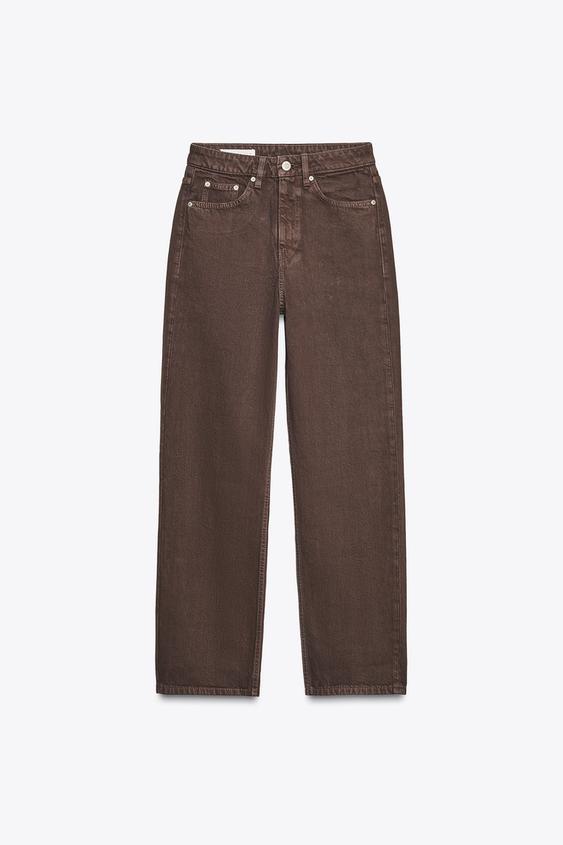 �eln� pohled na hn�d� kalhoty s p�ti kapsami a zap�n�n�m na knofl�k a zip.