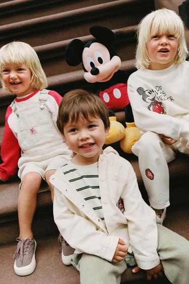 Zaras SKJORTJACKA I TWILL MED PATCHAR MUSSE PIGG © DISNEY - Naturfärg