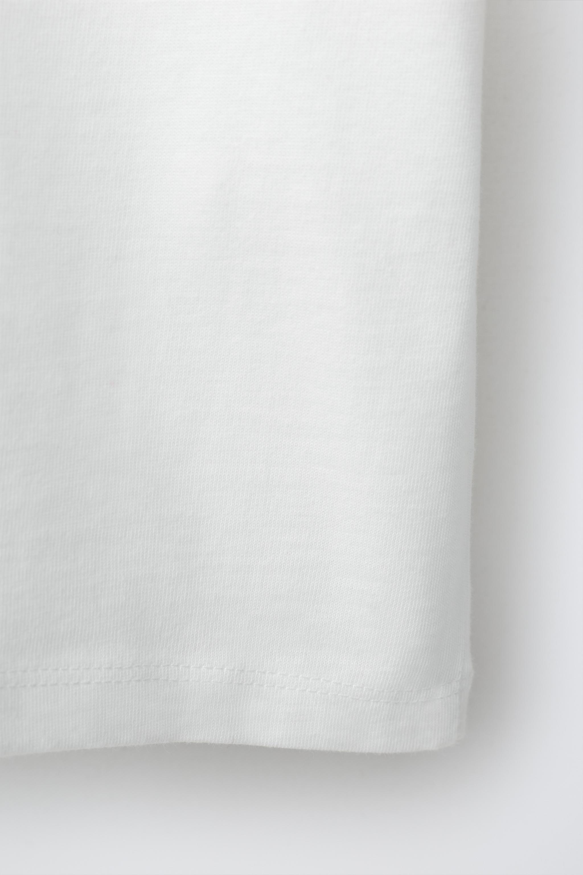 T-SHIRT DÉCOR CLOUS