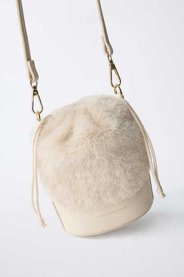 FAUX SHEARLING BUCKET BAG - Ecru White de Zara - Image 3