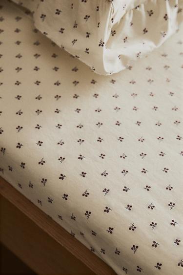 CHILDREN'S FLORAL PRINT FITTED SHEET - Ecru by Zara