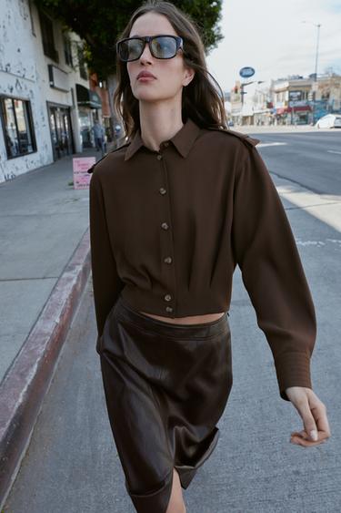 CAMISA CORTA TRABILLAS HOMBROS - Marrón de Zara