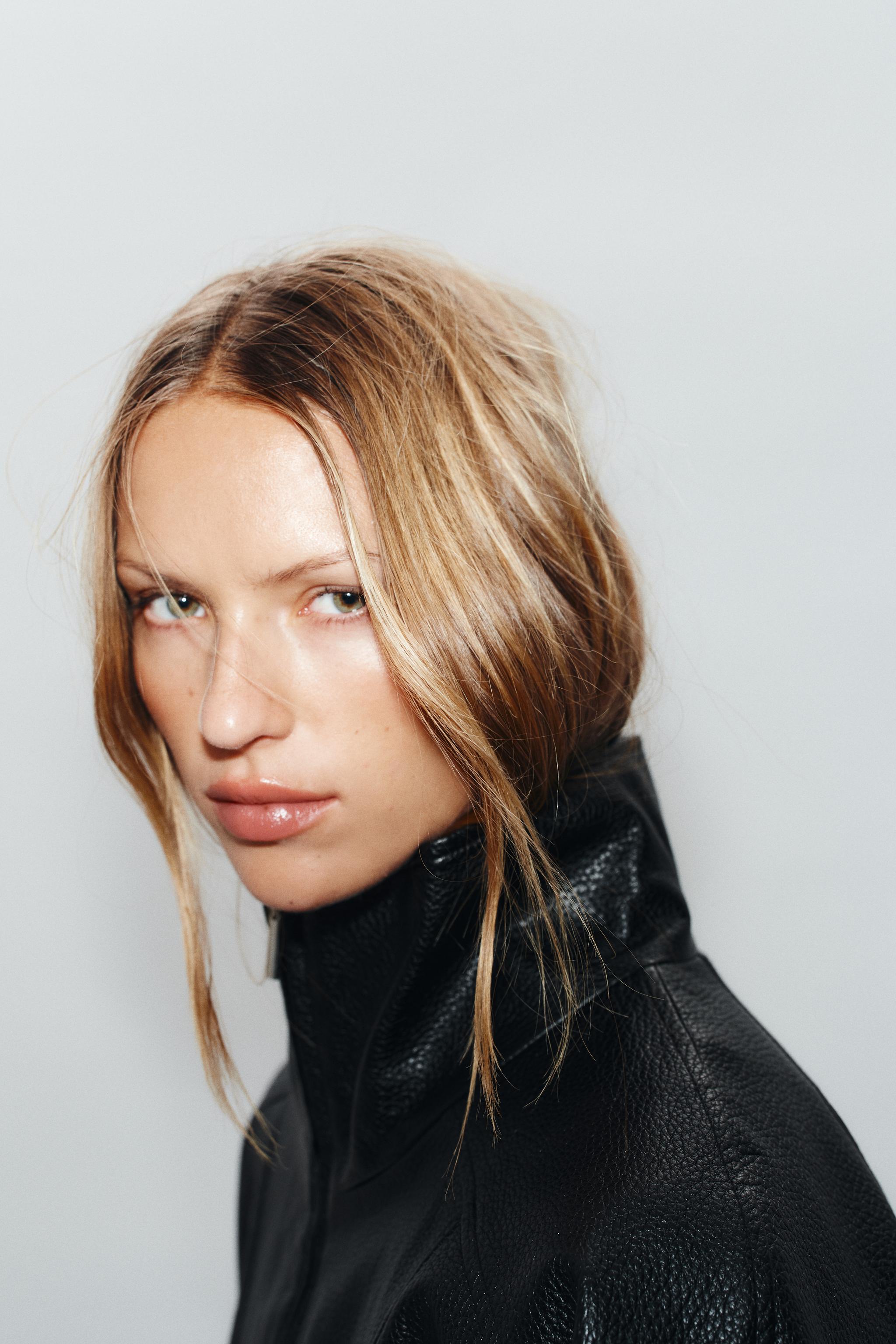 BLOUSON COURT EN MATIÈRE SYNTHÉTIQUE
