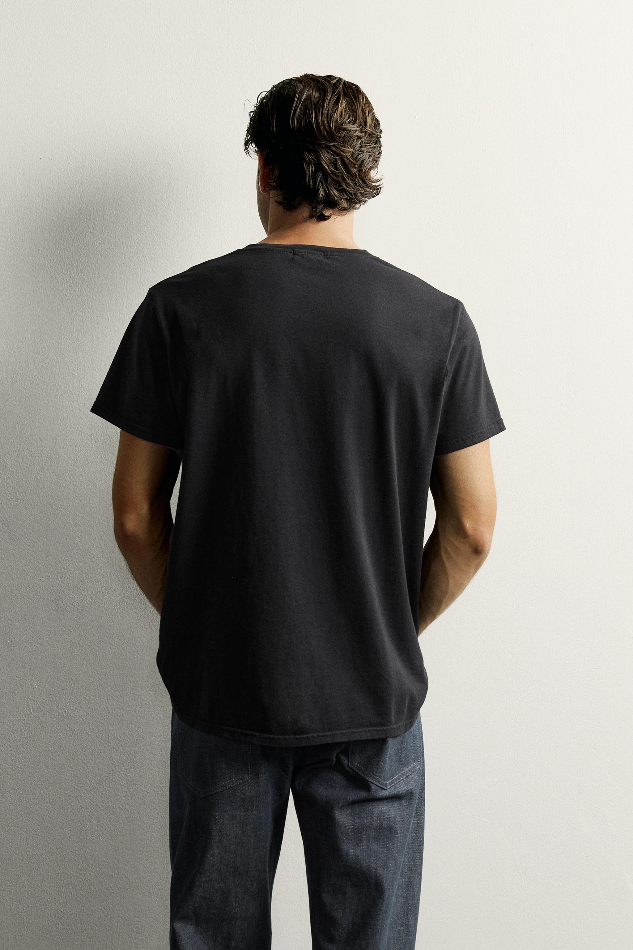 RELAXED FIT V-NECK T-SHIRT