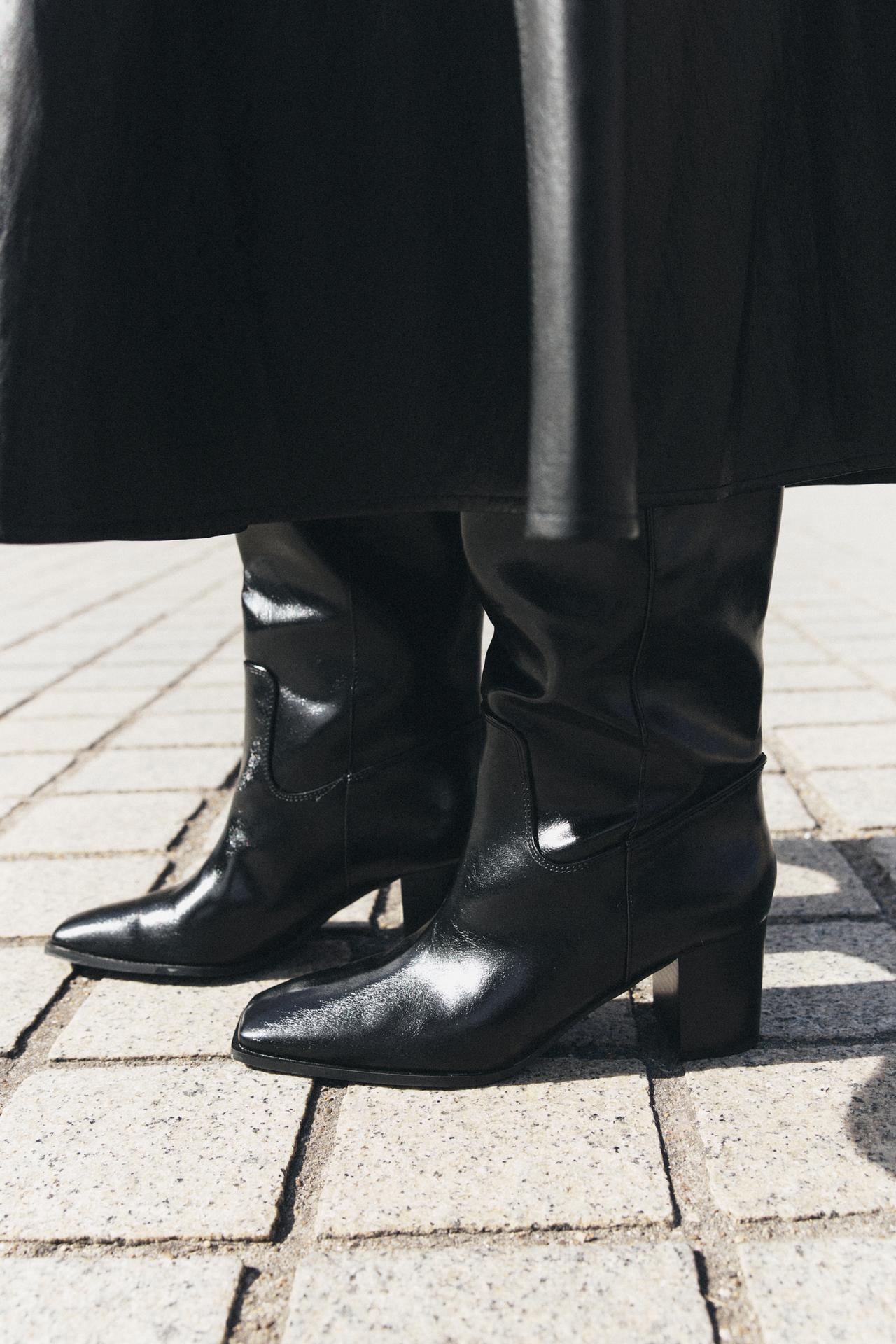 BLOCK HEELED BOOTS — Black