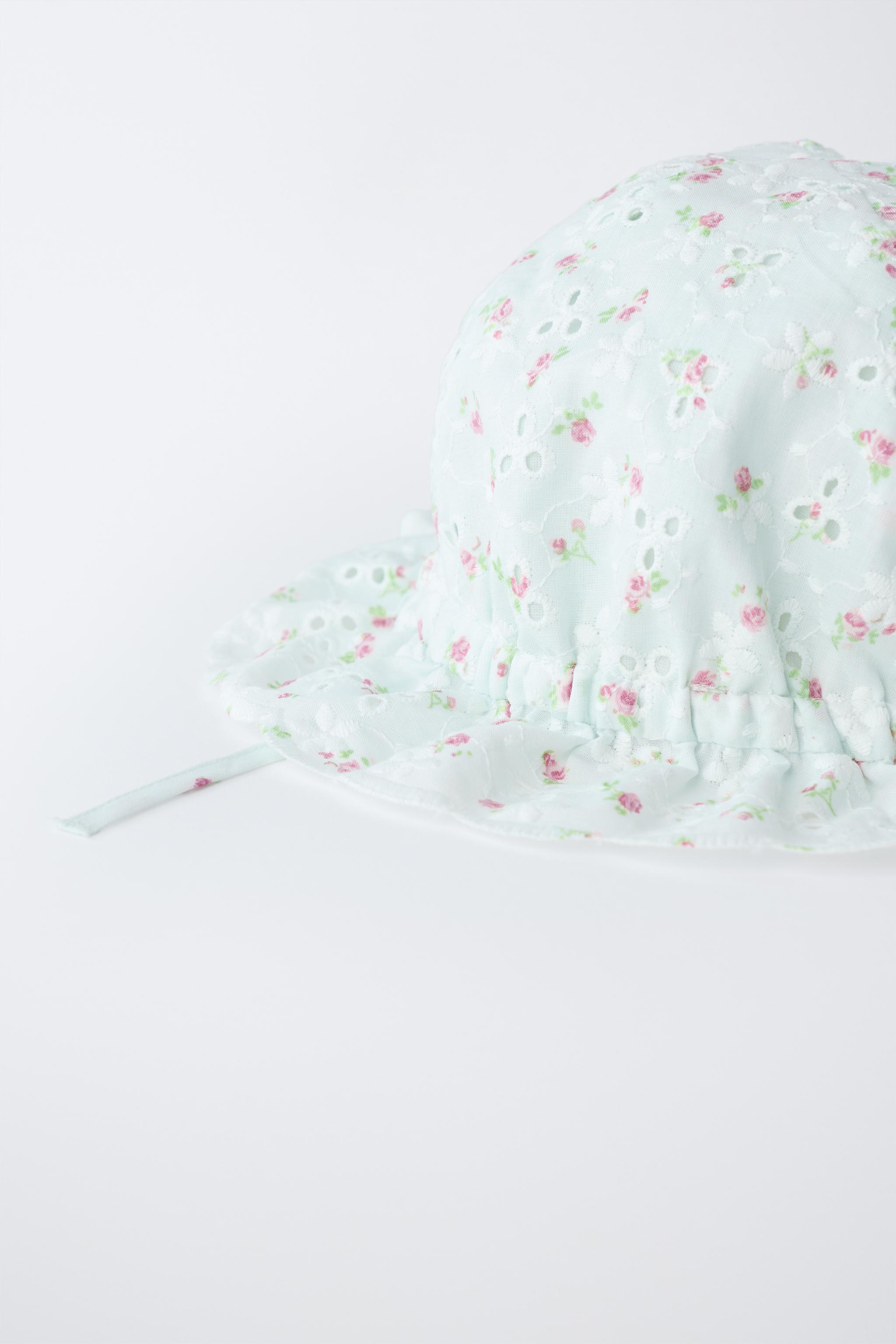 BONNET BRODÉ SUISSE IMPRIMÉ FLEURS