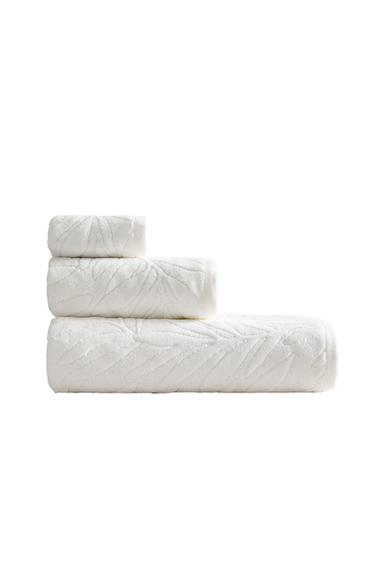 منشفة حمام بجاكار مشجر - كافا الخاص بـ Zara