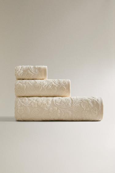 SERVIETTE DE BAIN JACQUARD FLEURS - Ivoire de Zara