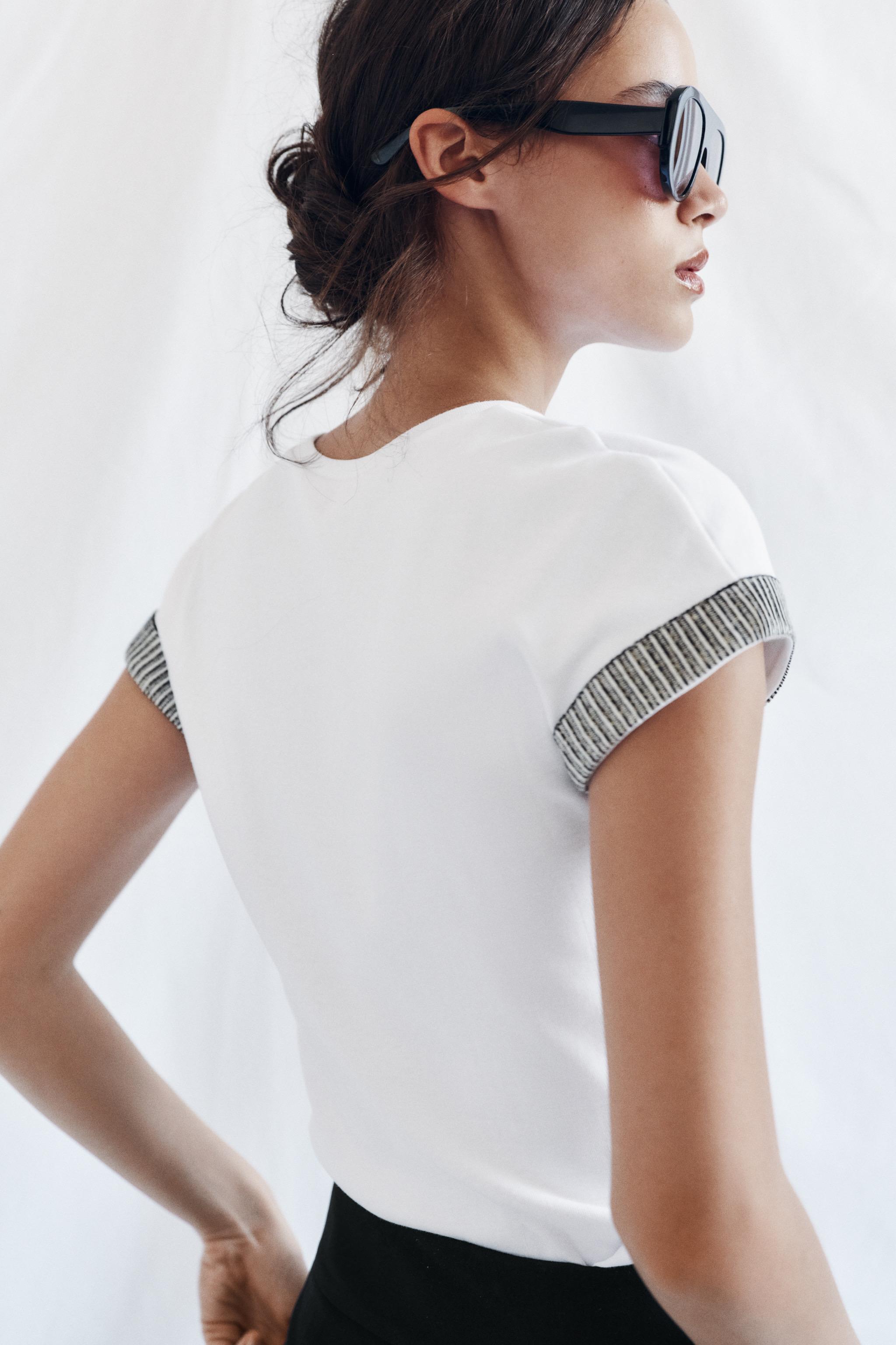 Женские футболки Zara TRIM DETAIL BUTTON T-SHIRT — фото 4